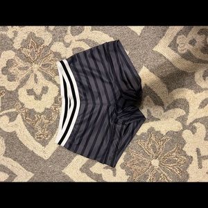 Elastic waist booty shorts